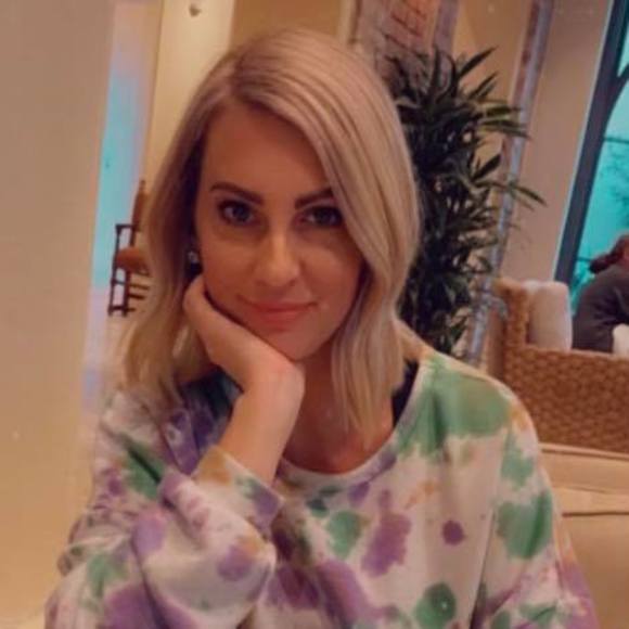 Meet your Posher, Kelli - Picture 1 of 2